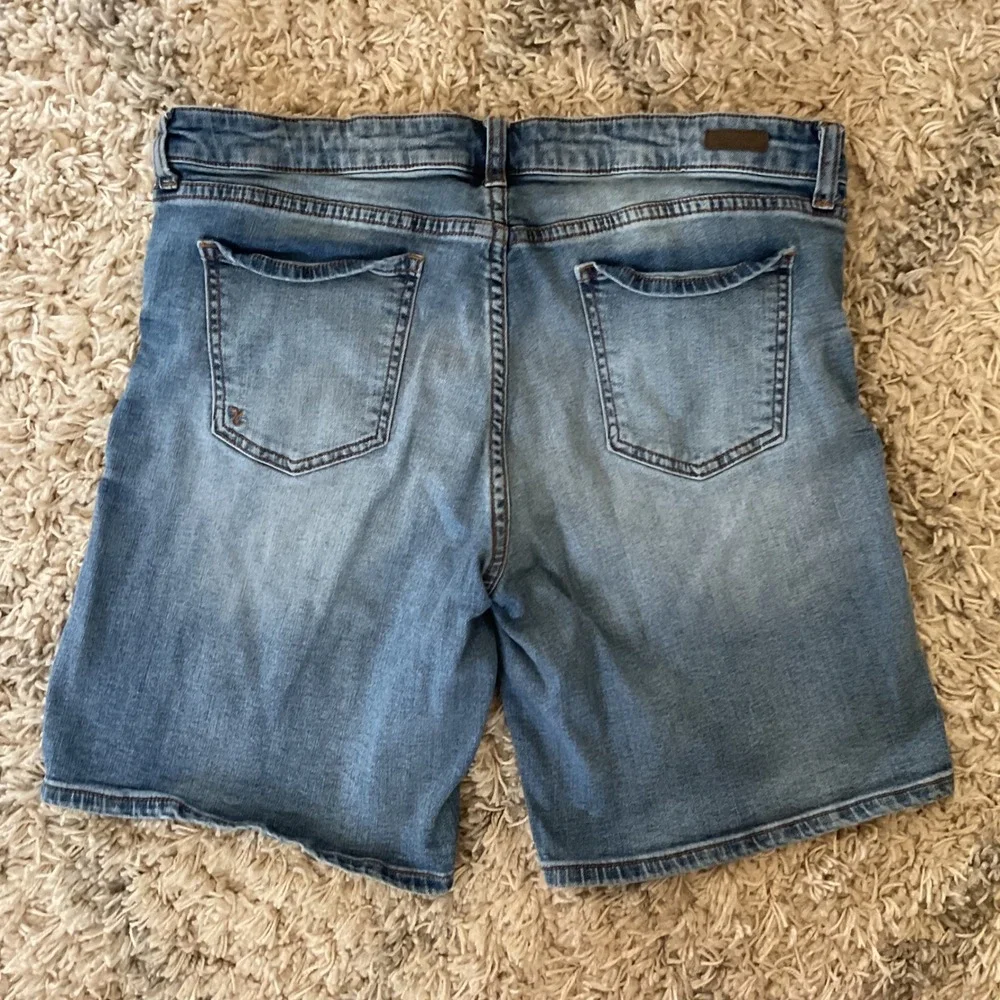 Kut from the Kloth Catherine Boyfriend Shorts Medium‎ Wash Blue Denim Size 12